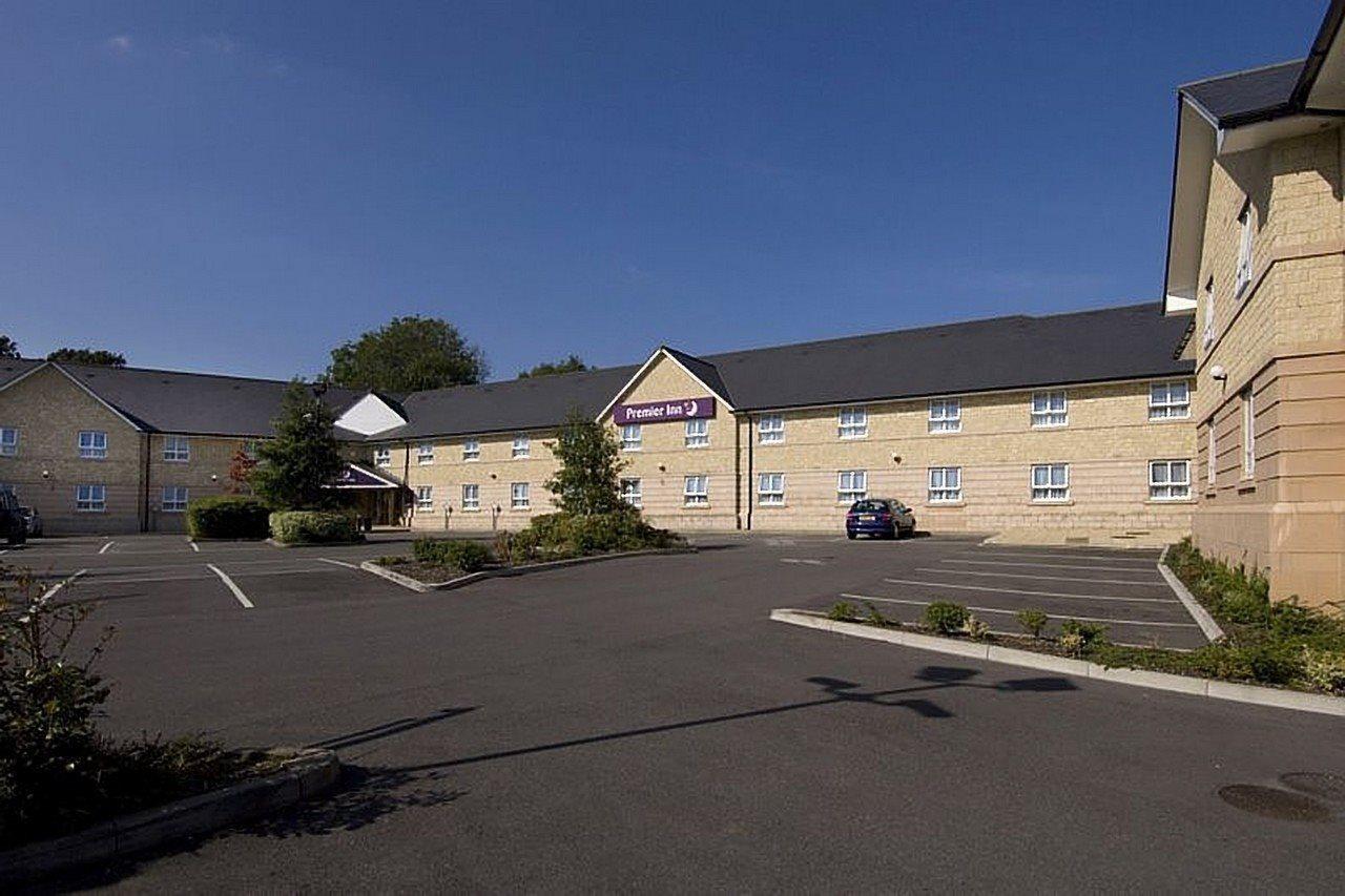 Premier Inn Chippenham Buitenkant foto