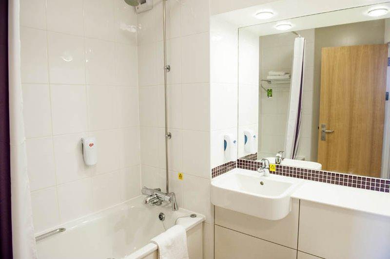 Premier Inn Chippenham Buitenkant foto