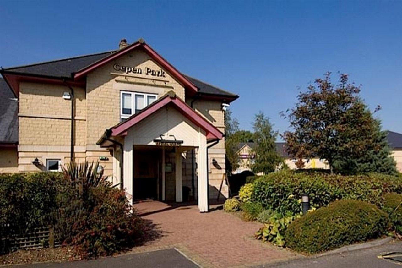 Premier Inn Chippenham Buitenkant foto